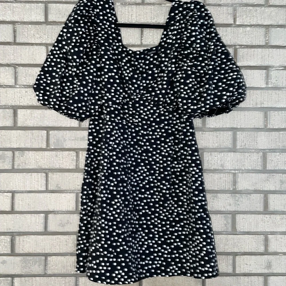 POLKA DOT PUFF SLEEVE BUTTON DETAIL MINI DRESS - Picture 2 of 5